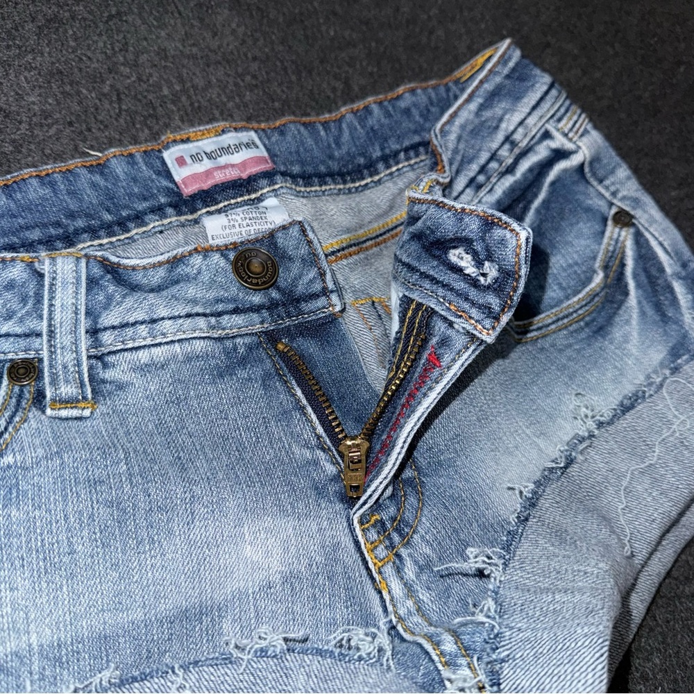 VTG Y2K No Boundaries Low Rise Micro Mini Jeans Shorts Sz 27 Grunge Preppy Denim - Picture 5 of 6